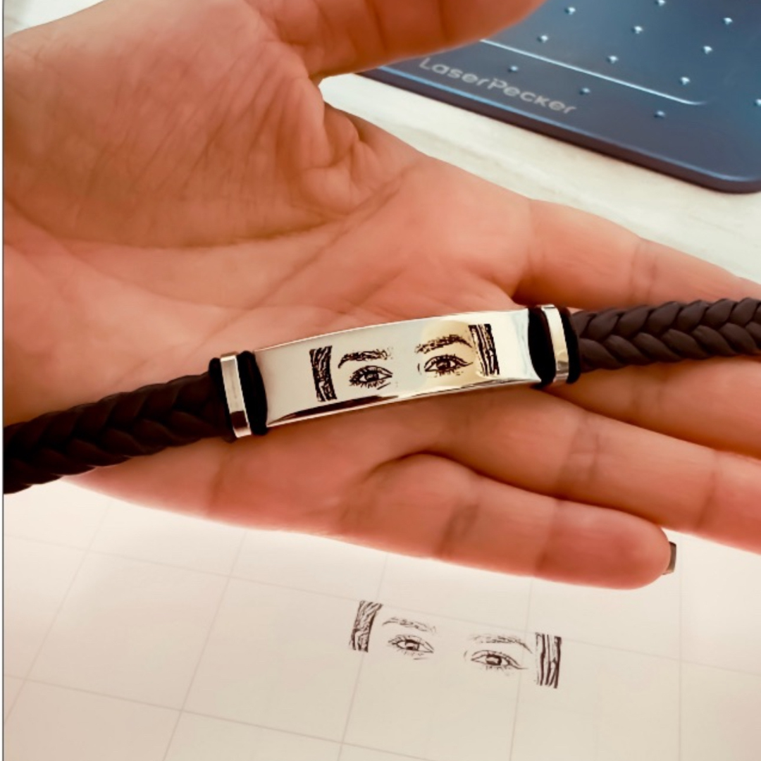 PULSERA PERSONALIZADA DE CUERO CON MIRADA