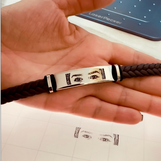 PULSERA PERSONALIZADA DE CUERO CON MIRADA